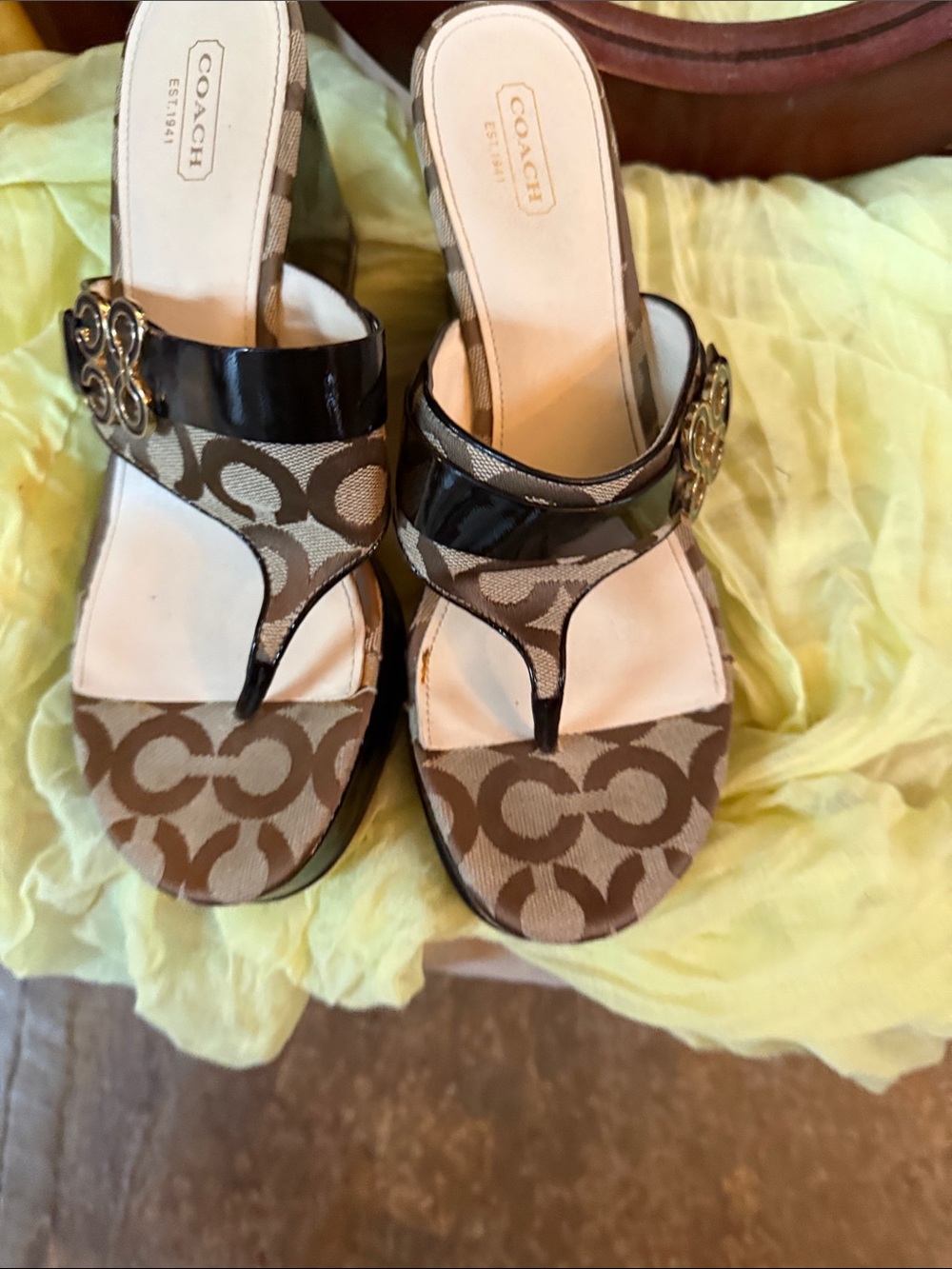 Coach A0103 Gypsy Brown Signature C Canvas & Patent Leather Sandals Size US 10B